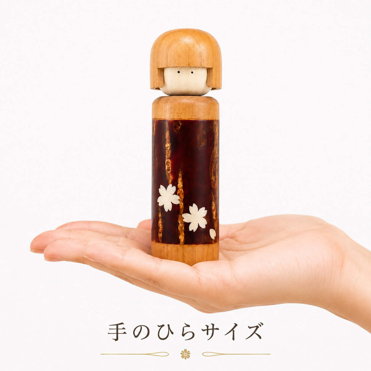 手のひらサイズの樺細工こけし